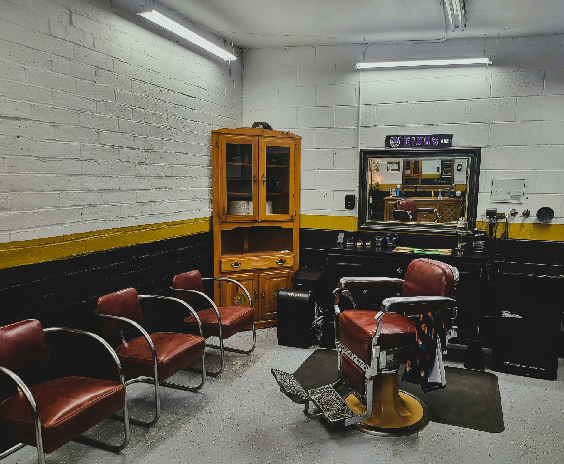 A room filled with lots of red and black chairs